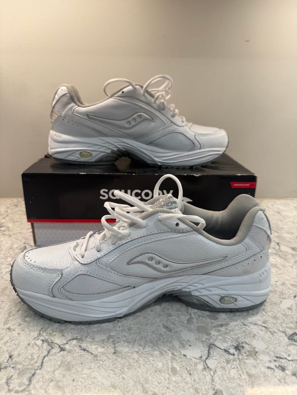Saucony Women's Grid Omni Walker Walking Shoe White Silver Size 10.5